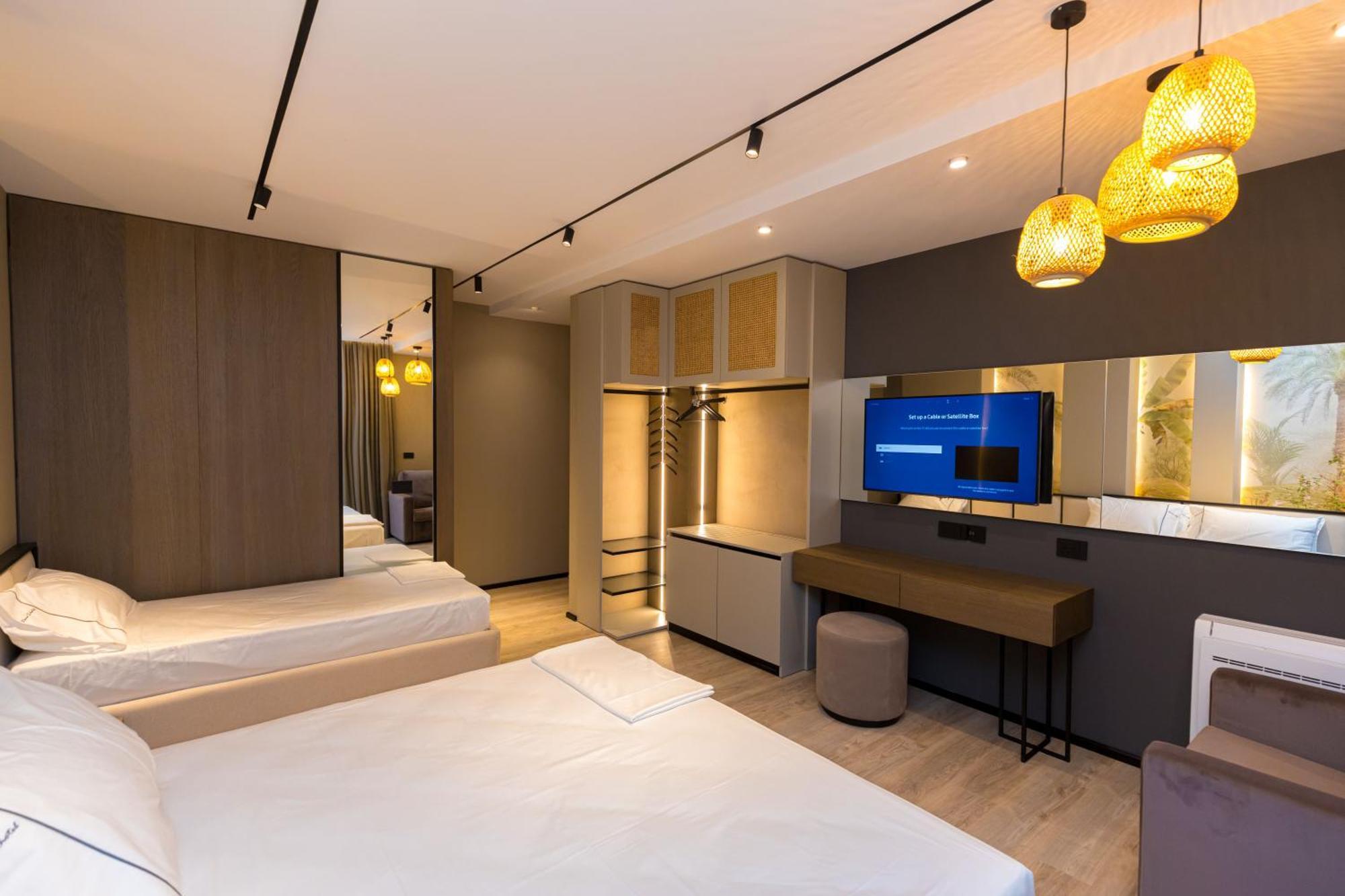 Diora'S Hotel And Apartments Vlorë Extérieur photo