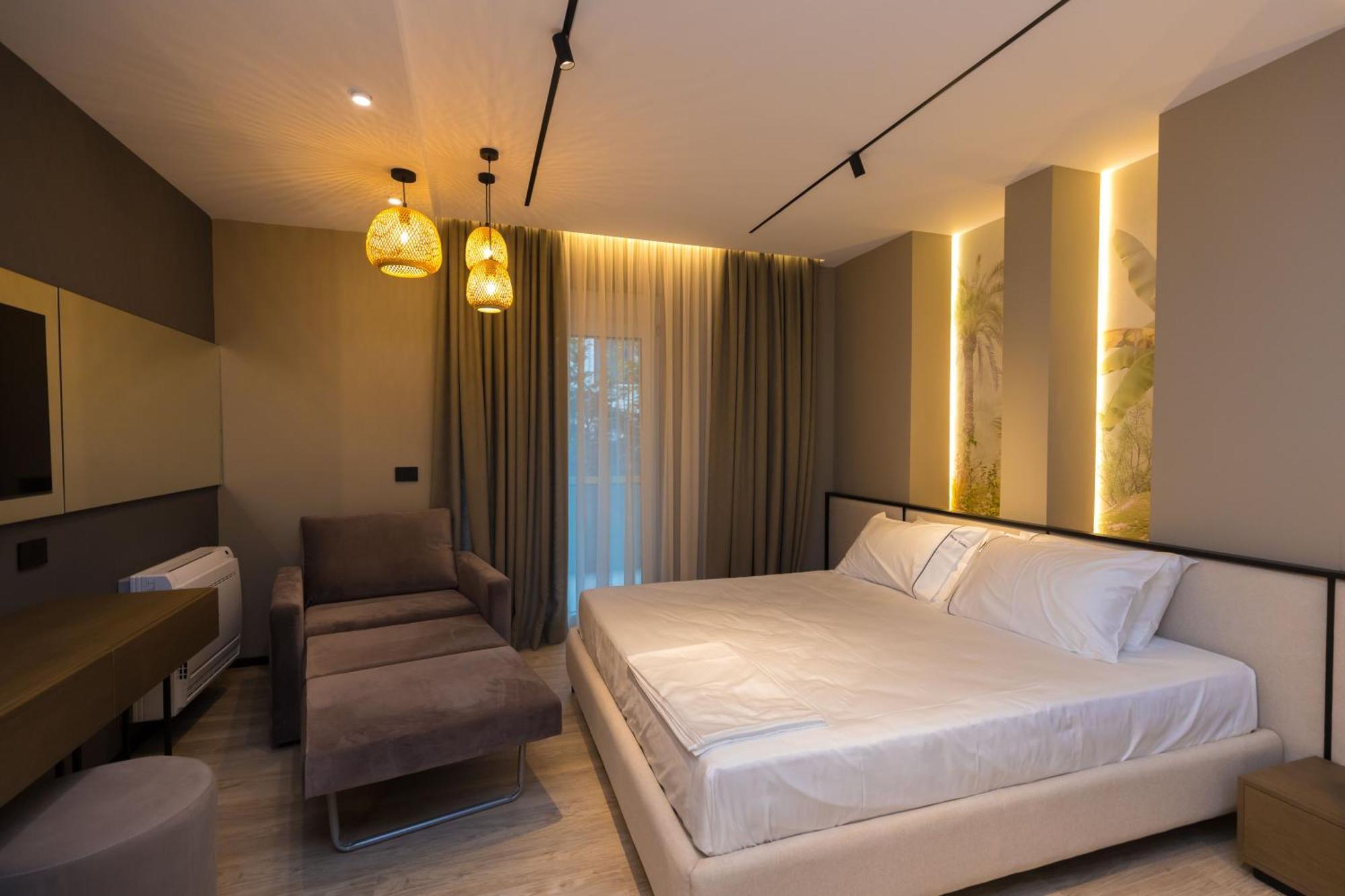 Diora'S Hotel And Apartments Vlorë Extérieur photo