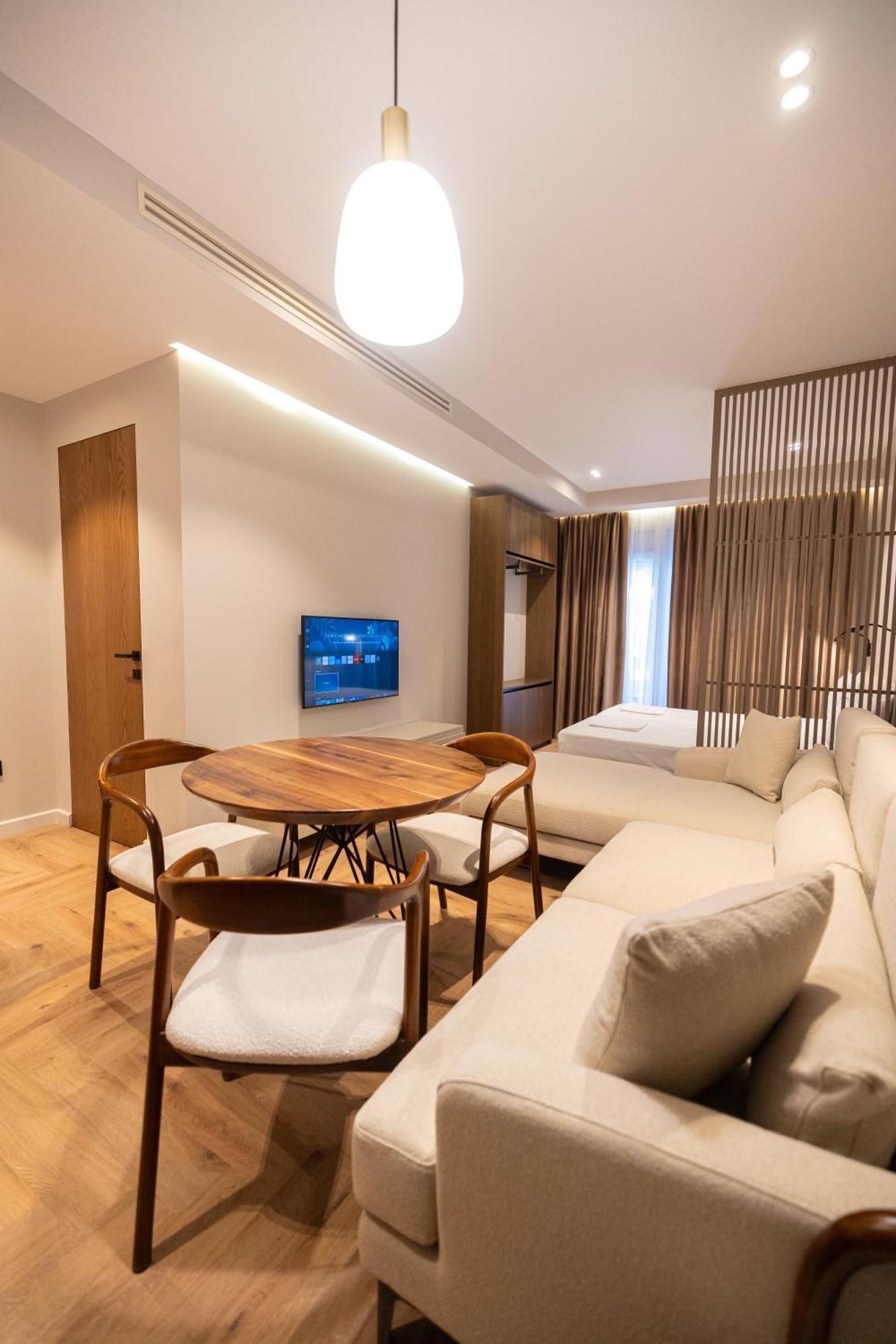 Diora'S Hotel And Apartments Vlorë Extérieur photo